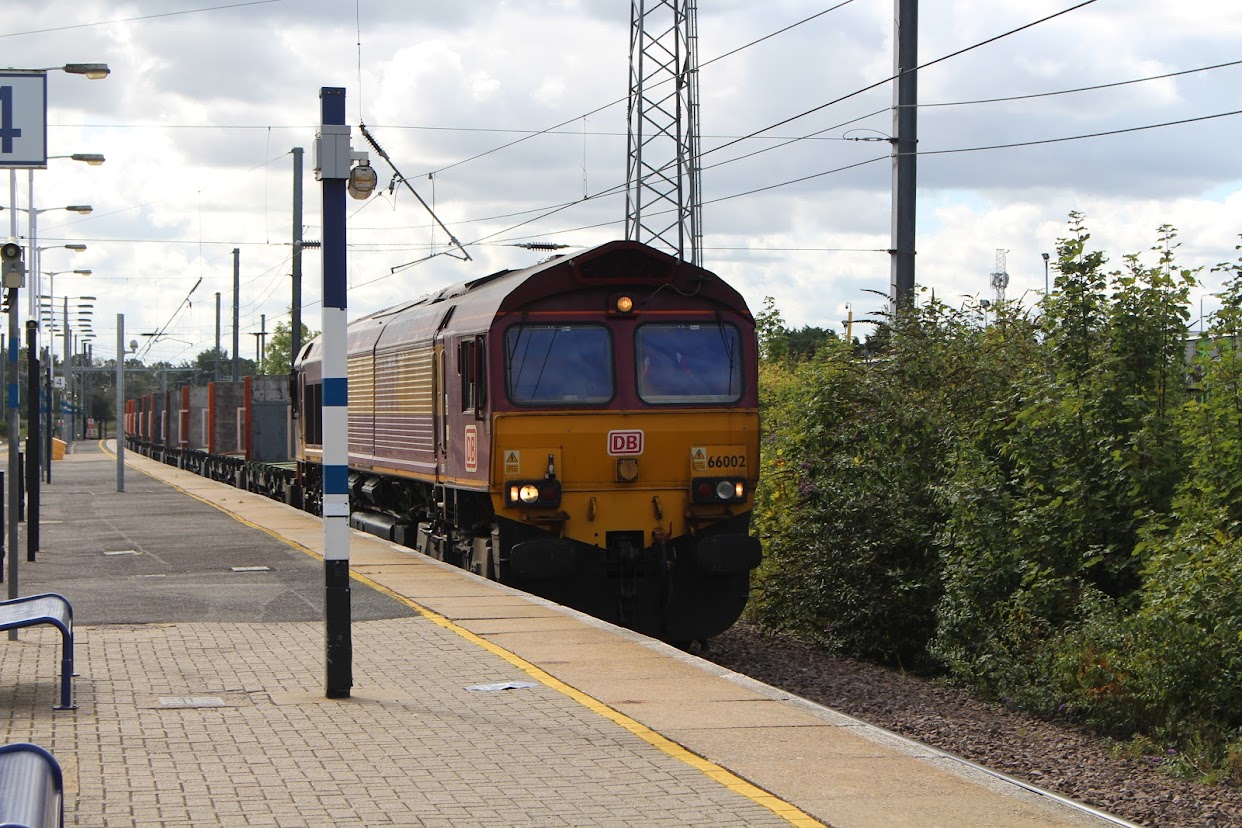 Class66 at station